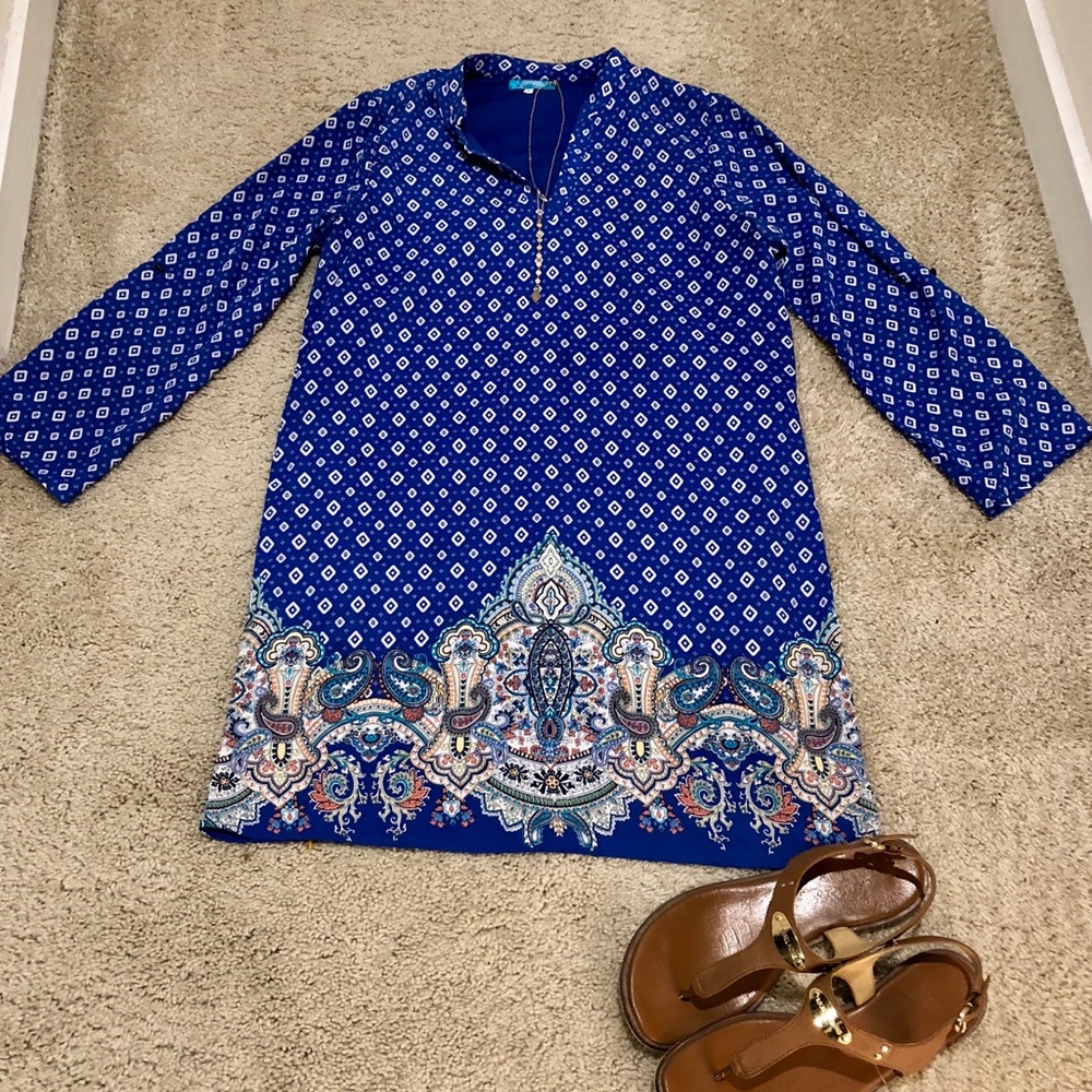 Long-sleeved blue dress